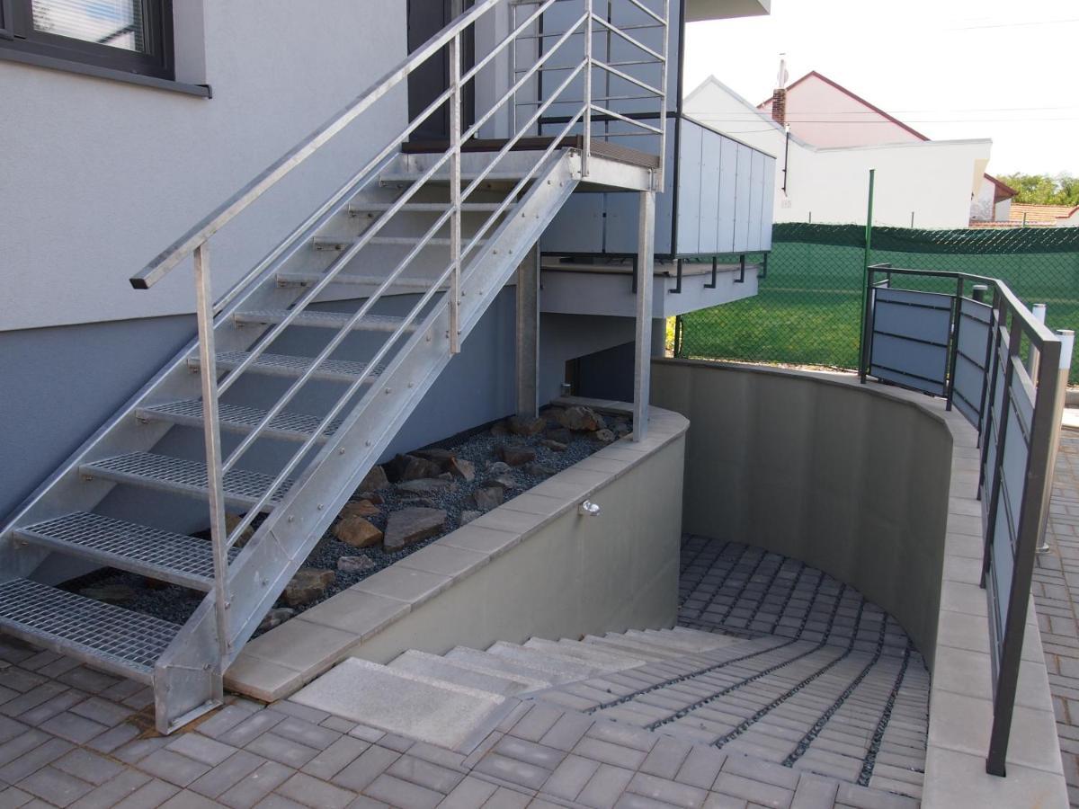 Apartmany Relax Ladná Exterior foto