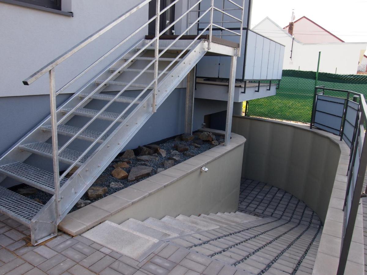 Apartmany Relax Ladná Exterior foto